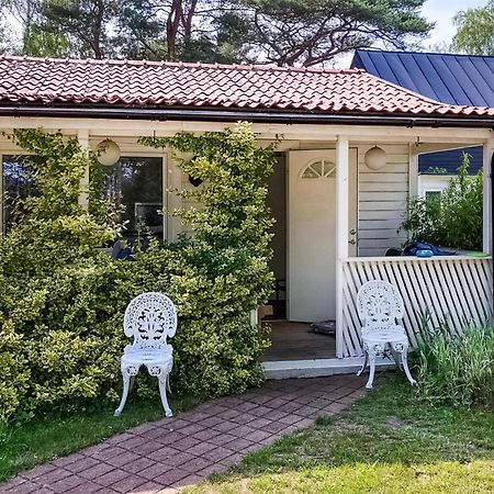 1 Bedroom Amazing Home In Hoellviken Экстерьер фото