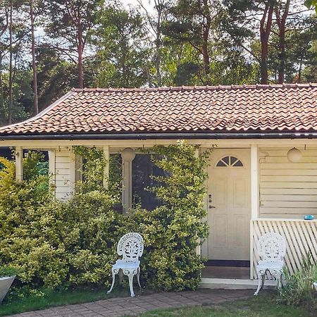 1 Bedroom Amazing Home In Hoellviken Экстерьер фото