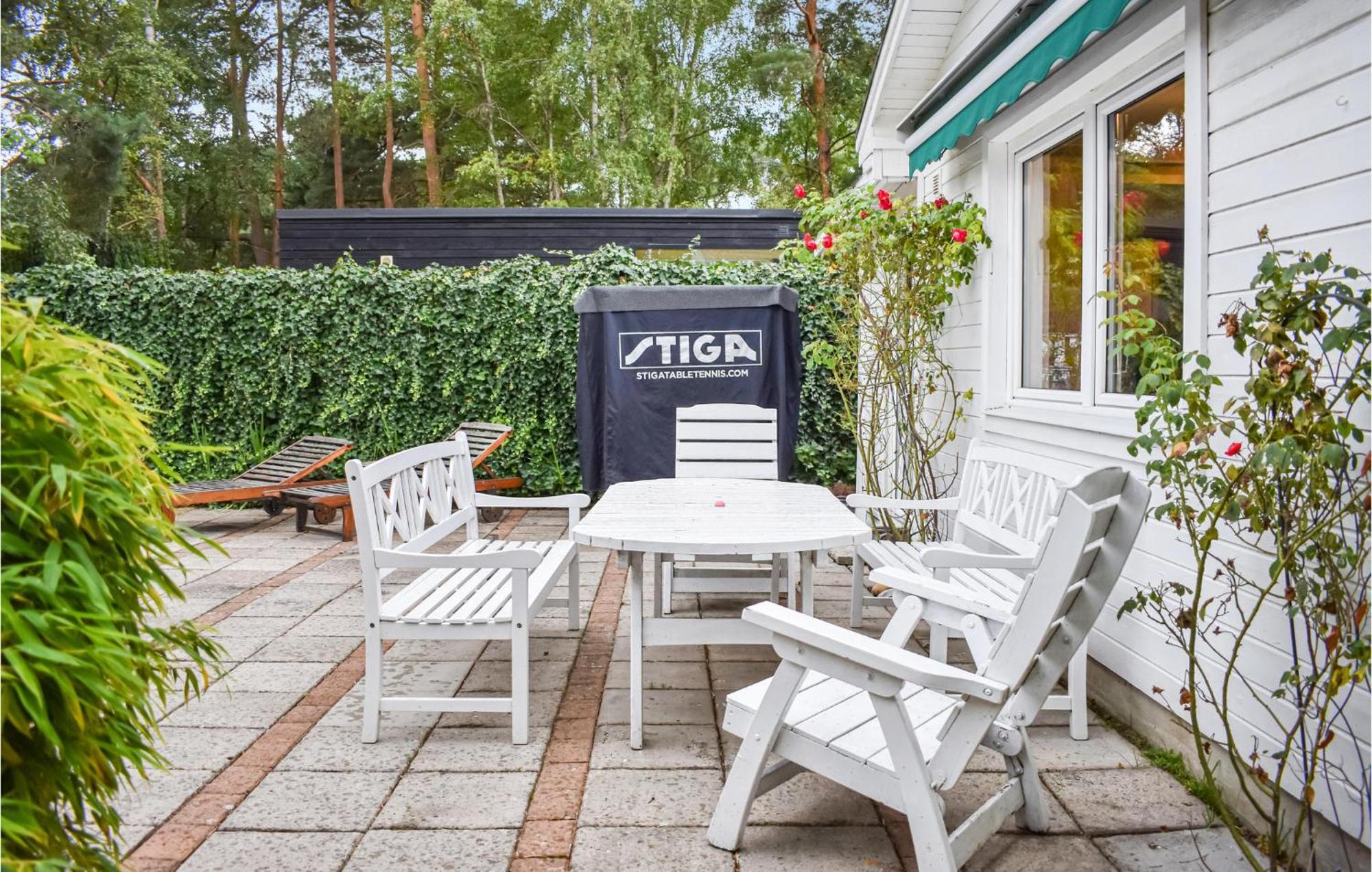 1 Bedroom Amazing Home In Hoellviken Экстерьер фото
