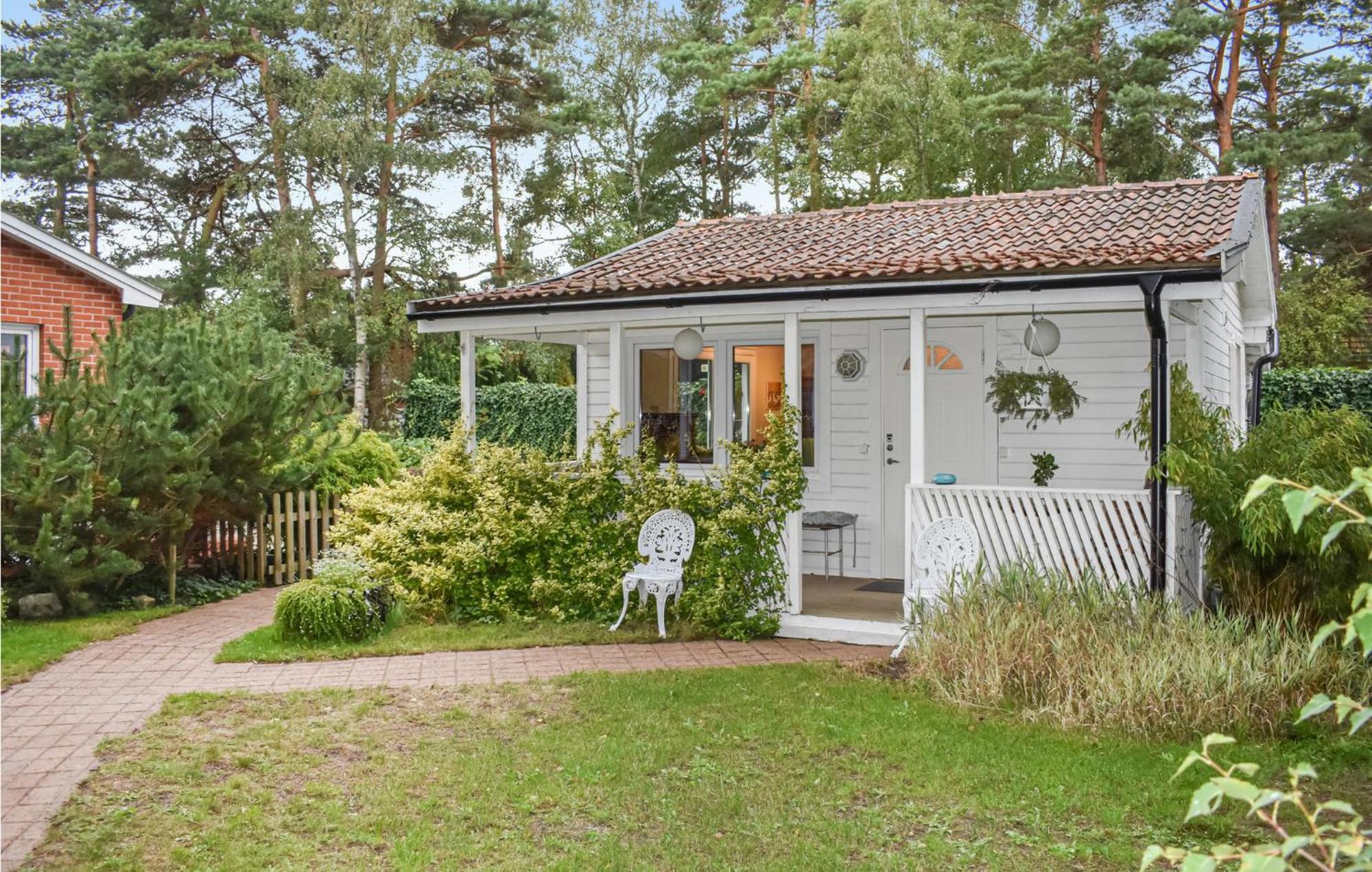 1 Bedroom Amazing Home In Hoellviken Экстерьер фото