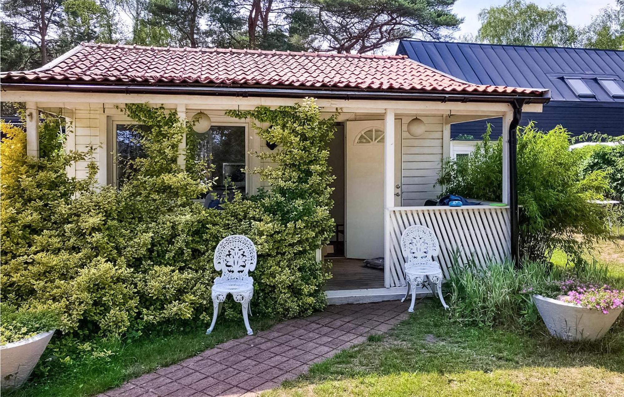 1 Bedroom Amazing Home In Hoellviken Экстерьер фото