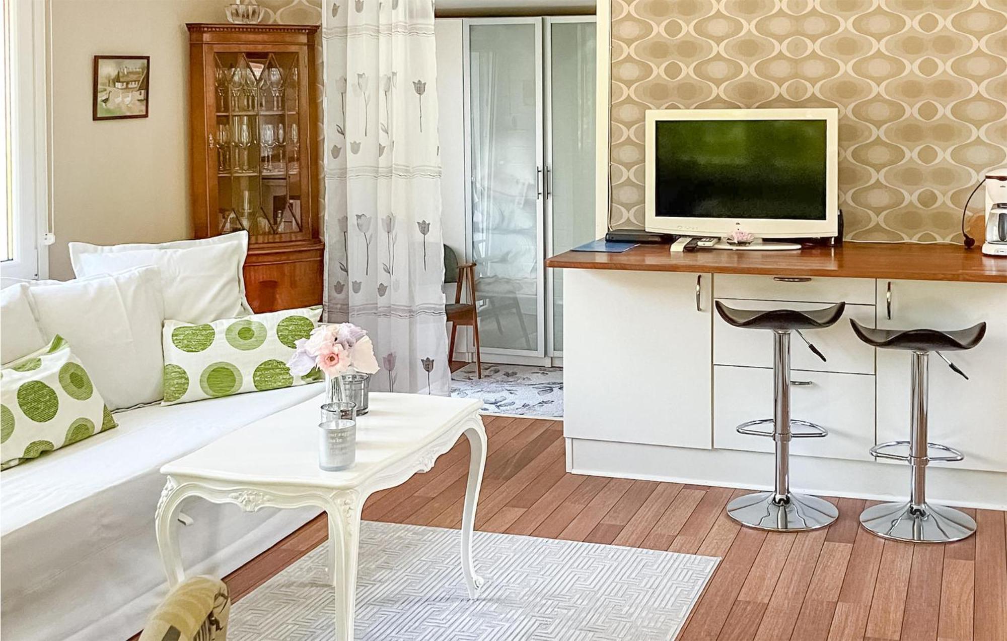 1 Bedroom Amazing Home In Hoellviken Экстерьер фото